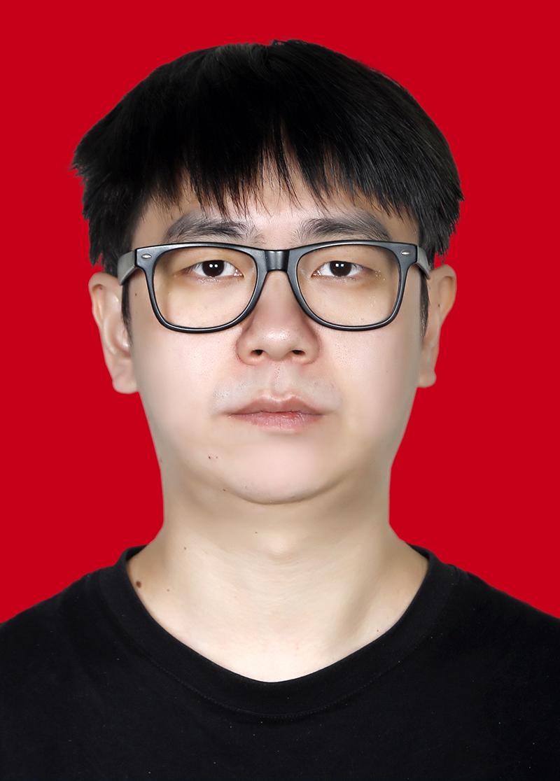 李高锋  副会长，昆明方圆商贸有限责任公司副总经理