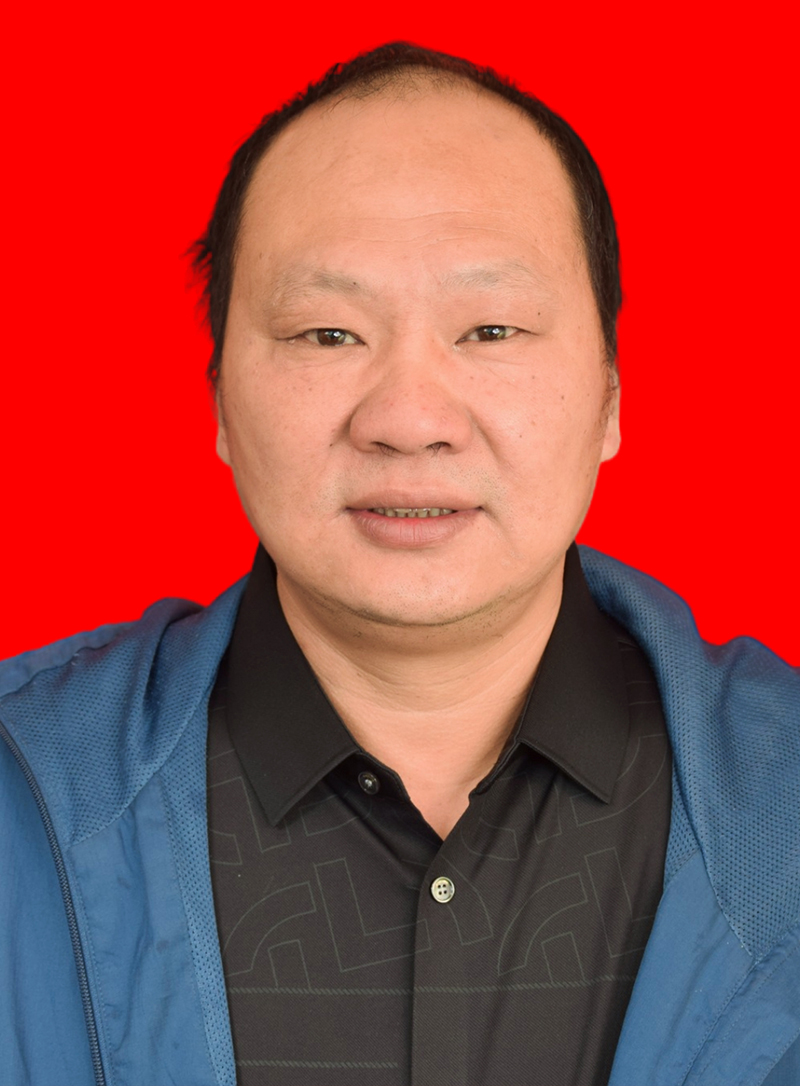 王洪进  副会长，福盛达生活超市总经理