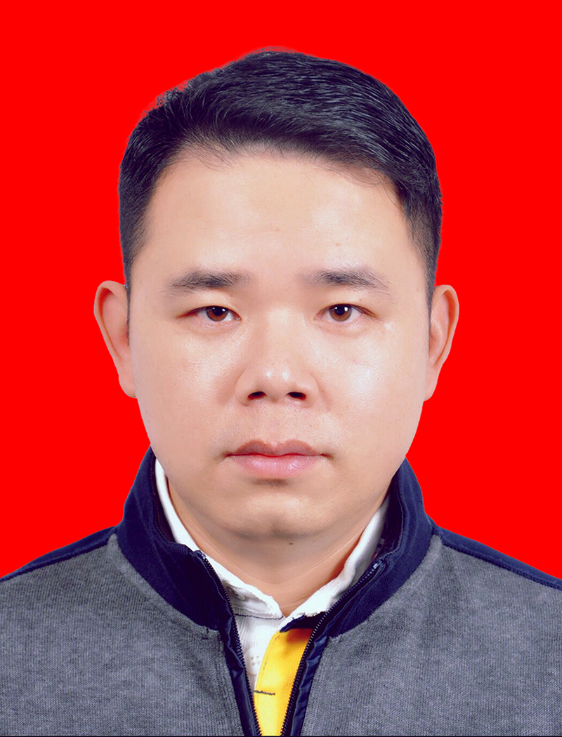 尹军平  常务副会长，云南浩邦建材有限公司董事长