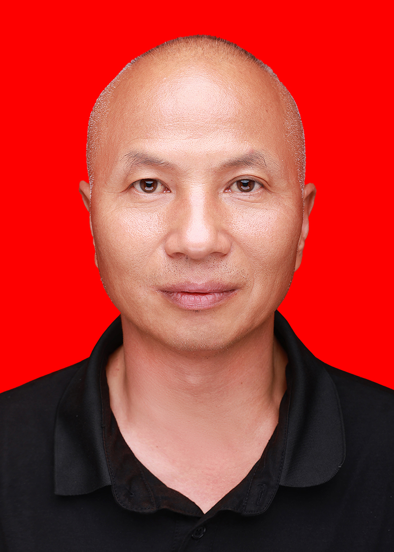 王正云  副会长，云南温云照明工程有限公司总经理