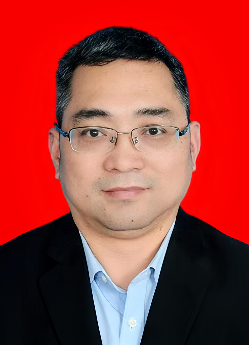范永刚  副会长，云南大惠陵园开发有限公司总经理