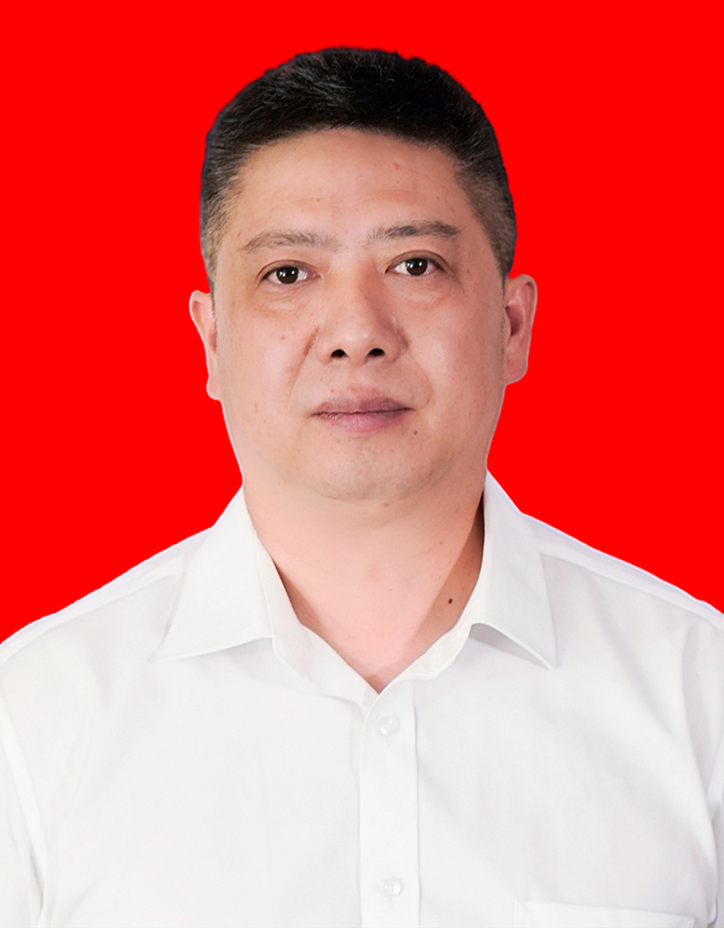 杨青峰  副会长，云南骏威建筑装饰工程有限公司总经理