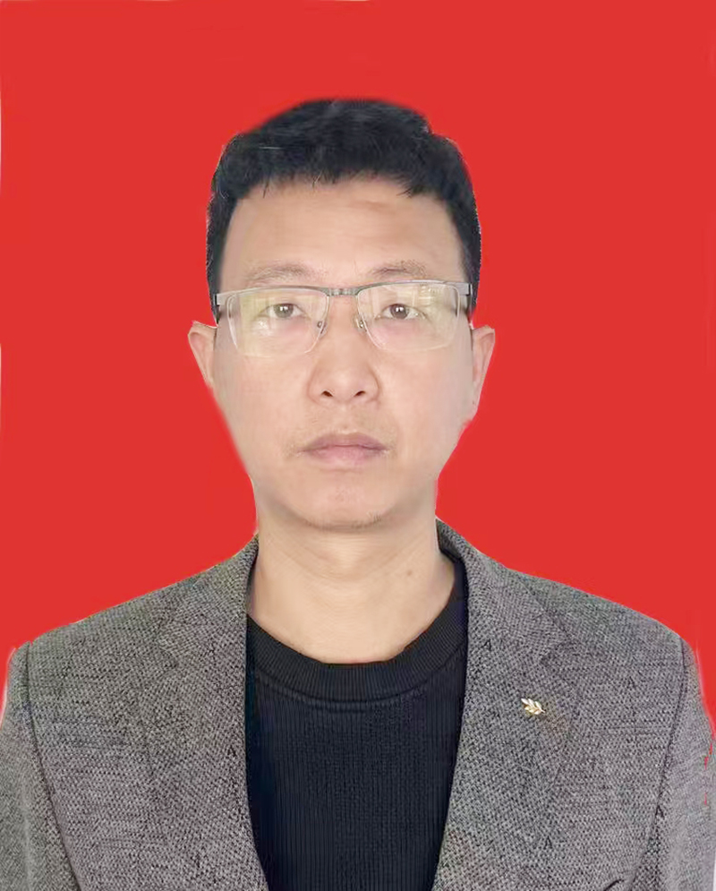杨军伟  副会长，云南明凯装饰工程有限公司总经理