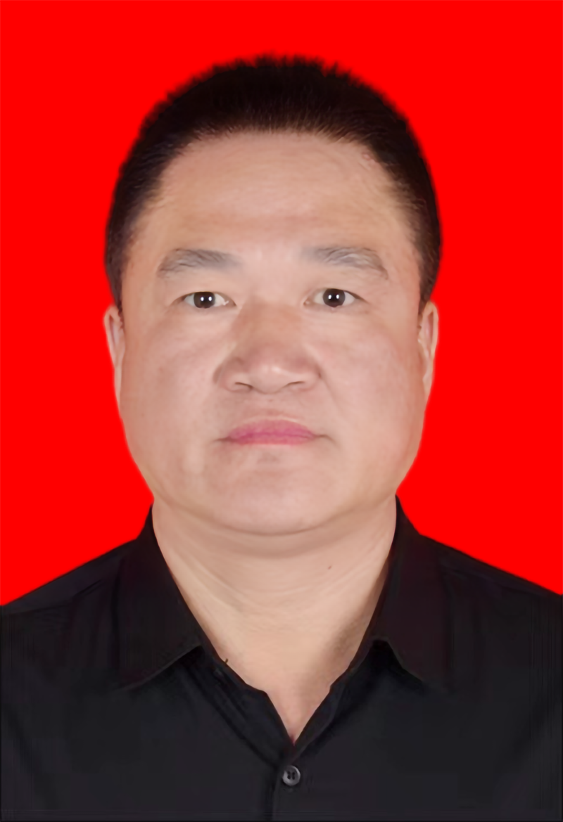 黄大巨  副会长，云南东潮装饰工程有限公司总经理