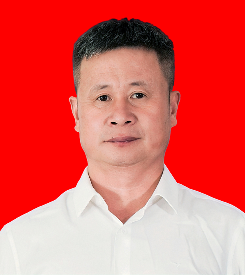 李新华  常务副会长，昆明吉鑫调味品有限公司董事长