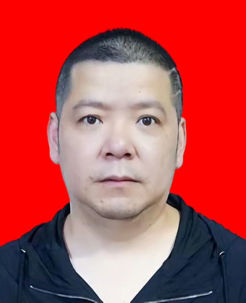 黄晓帆  副会长，云南简宏灯饰有限公司总经理