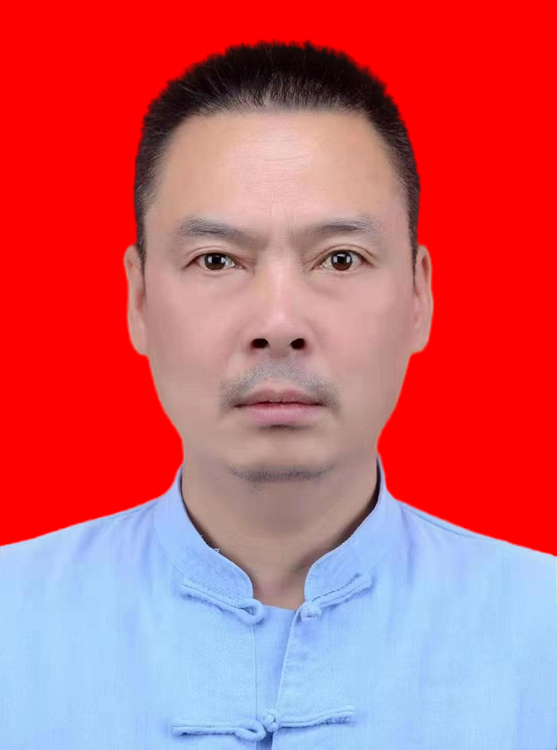 张召东  副会长，昆明藏泰商贸有限公司总经理