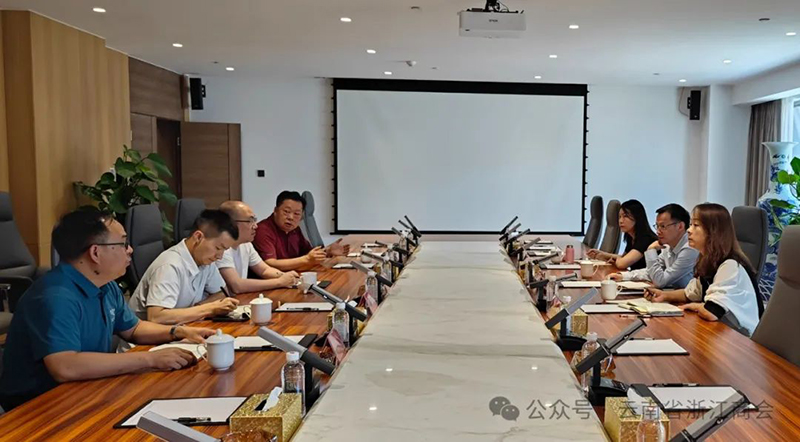 省商务厅外贸处处长邓锐戟宇一行到商会座谈交流