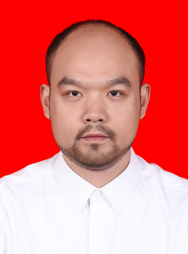 杨彬  常务副会长，云南乔巴汽车维修服务有限公司总经理