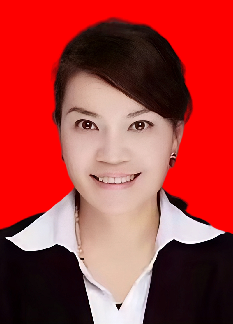 翁宝珠  副会长，云南向日葵服饰有限公司总经理